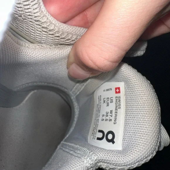 On Running Light Gray Athletic Shoes - Picture 10 of 10